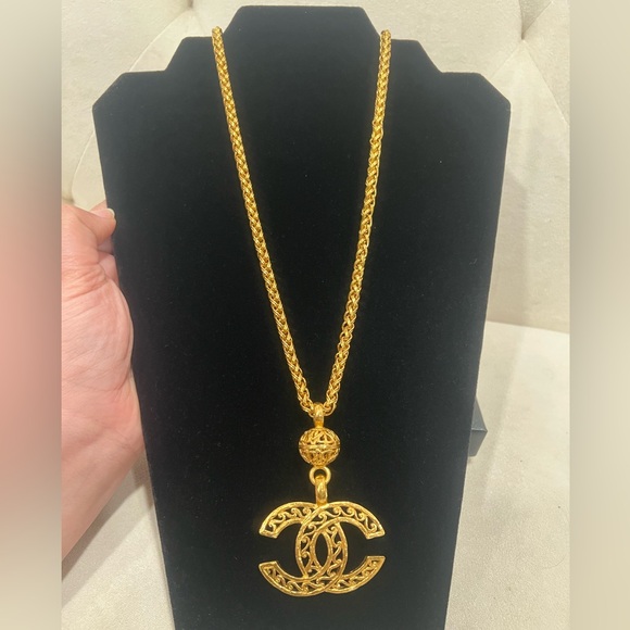 Chanel Vinatge 24k Gold Plated Long chain Necklace - Picture 5 of 9
